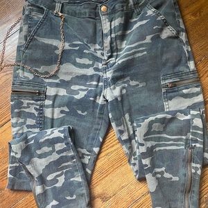 Forever 21 cool camo pants w/chain